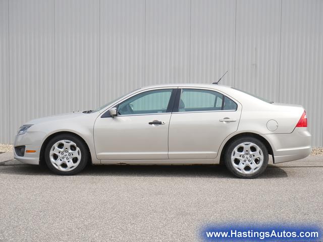 Used 2010 Ford Fusion SE with VIN 3FAHP0HA8AR296548 for sale in Hastings, Minnesota