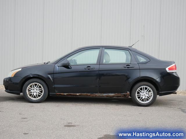 Used 2009 Ford Focus SE with VIN 1FAHP35NX9W206141 for sale in Hastings, MN