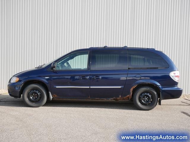 Used 2004 Dodge Grand Caravan SXT with VIN 2D4GP44L94R543318 for sale in Hastings, Minnesota