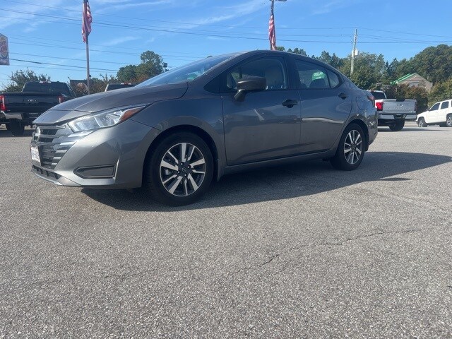 2024 Nissan Versa 1.6 S photo 2