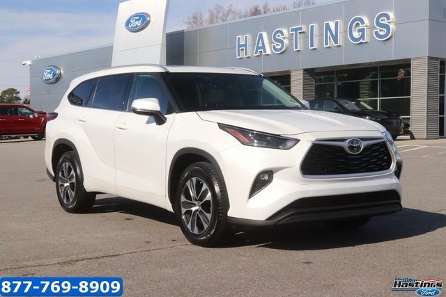 2022 Toyota Highlander XLE's photo