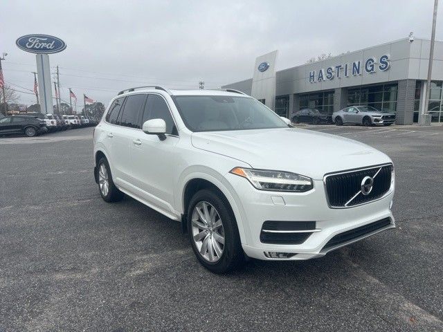 2017 Volvo XC90 T6 AWD Momentum's photo
