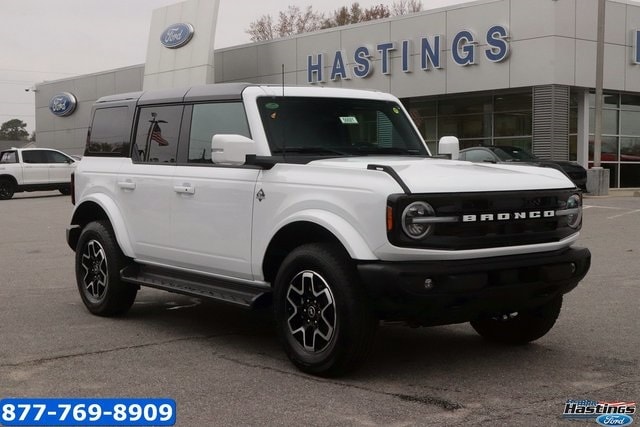 2025 Ford Bronco 4-Door Outer Banks's photo