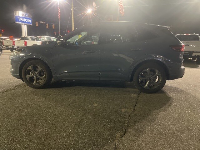 2024 Ford Escape ST-Line photo 4