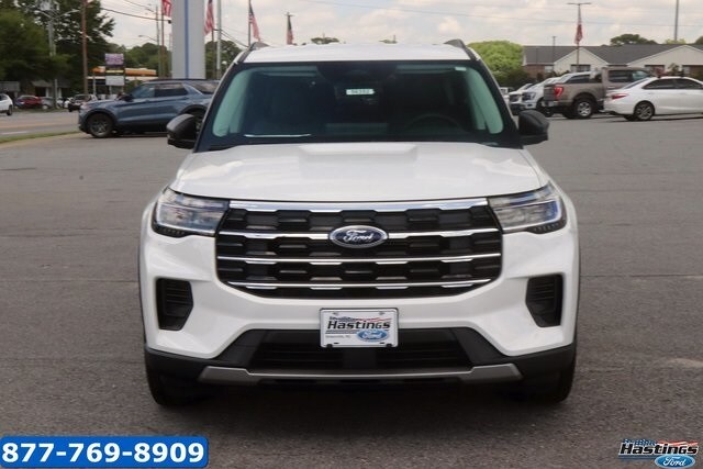 2025 Ford Explorer photo 2