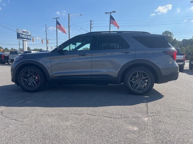 2025 Ford Explorer ST photo 2