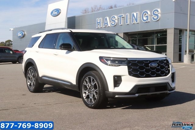 2025 Ford Explorer Platinum's photo