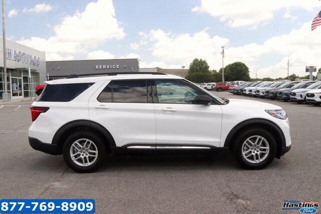 2025 Ford Explorer photo 4