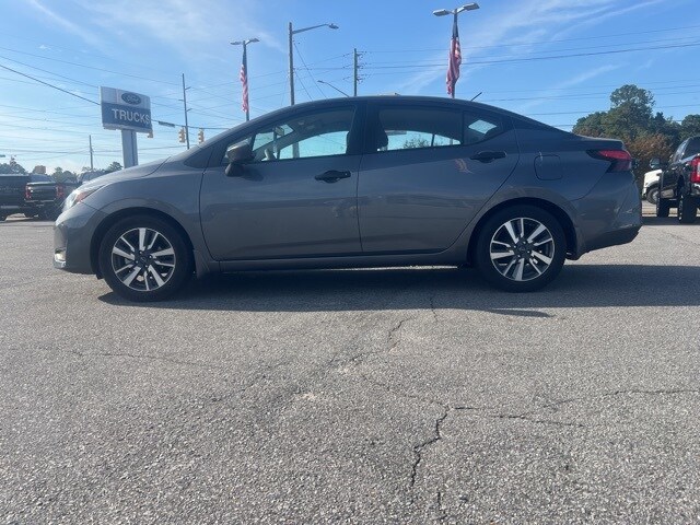 2024 Nissan Versa 1.6 S photo 3