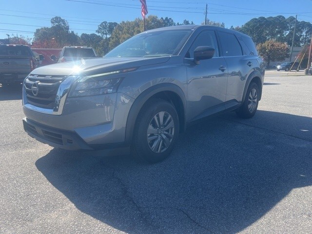 2025 Nissan Pathfinder S photo 2