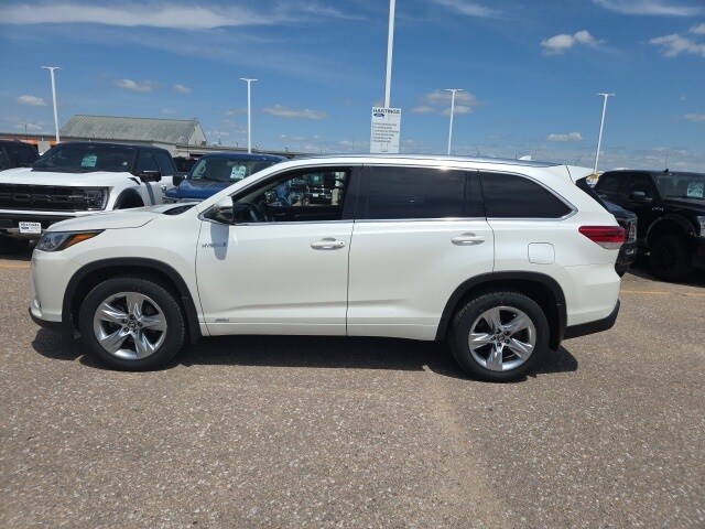 Used 2017 Toyota Highlander Limited with VIN 5TDDGRFH6HS036721 for sale in Hastings, NE