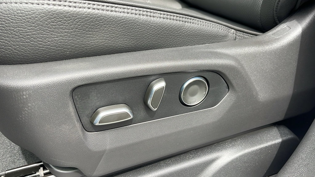 2026 GMC Yukon XL Denali - Photo 12