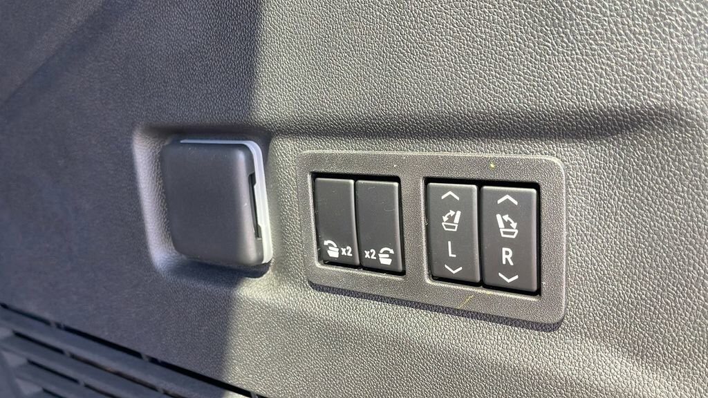 2026 GMC Yukon XL AT4 - Photo 25