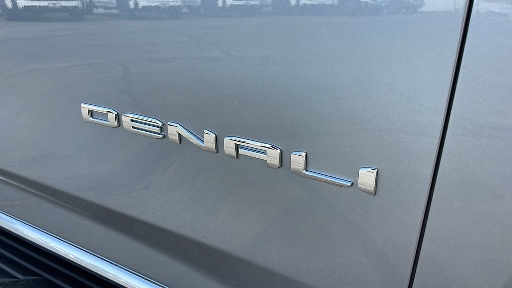 2026 GMC Yukon XL Denali - Photo 10