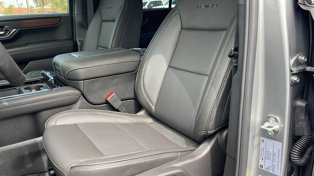 2026 GMC Yukon XL Denali - Photo 11