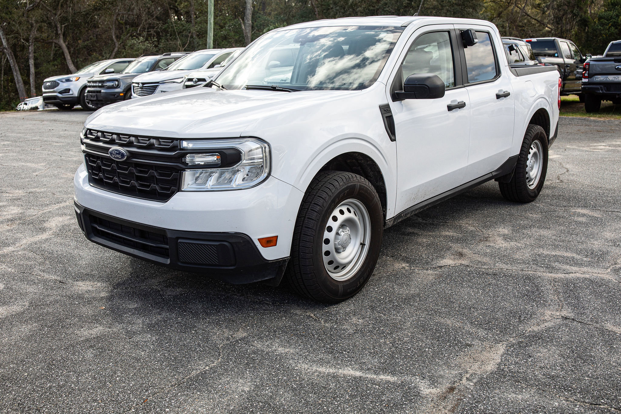 2023 Ford Maverick XL's photo