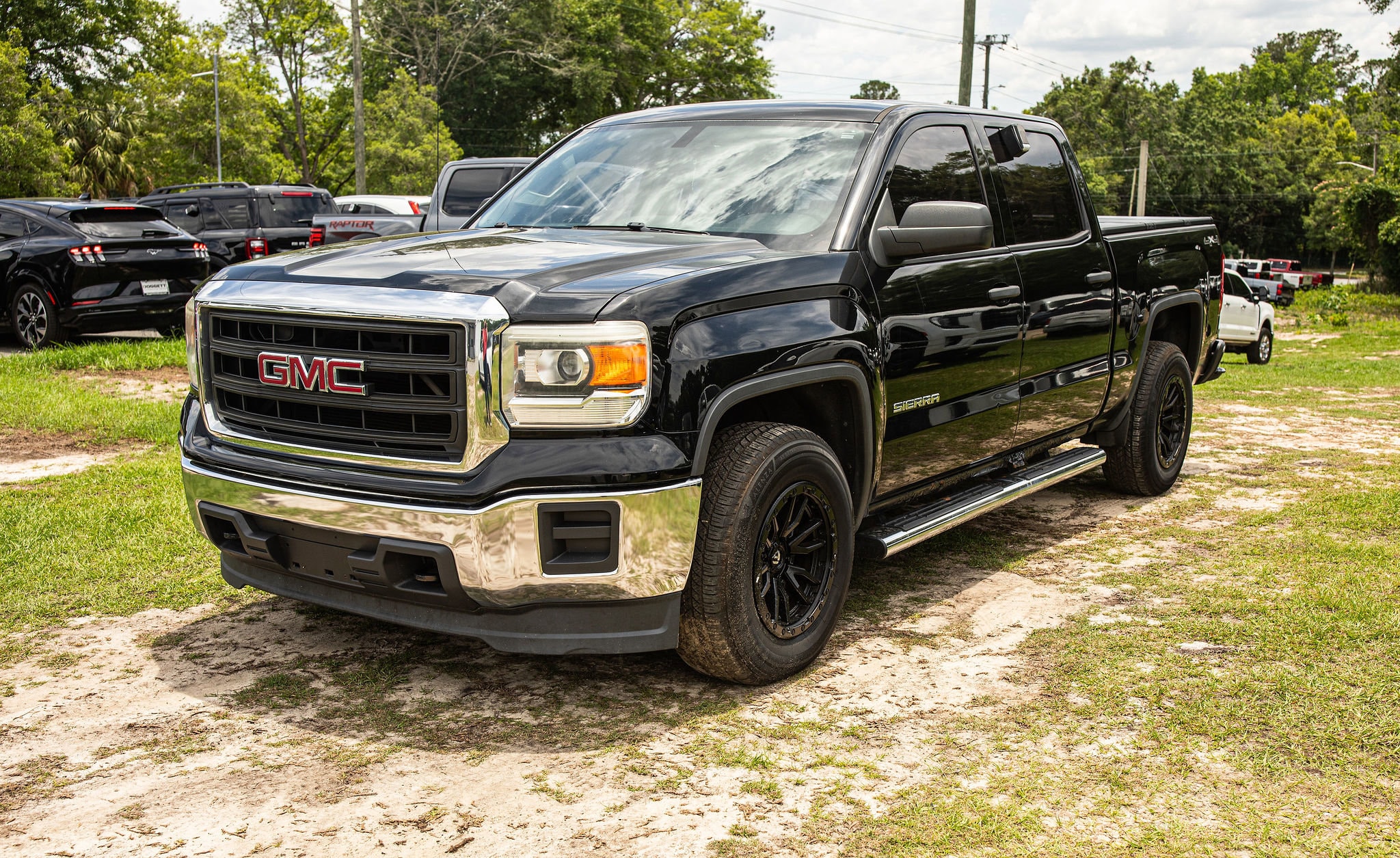 2015 GMC Sierra 4WD Crew Cab 1SA SWB's photo