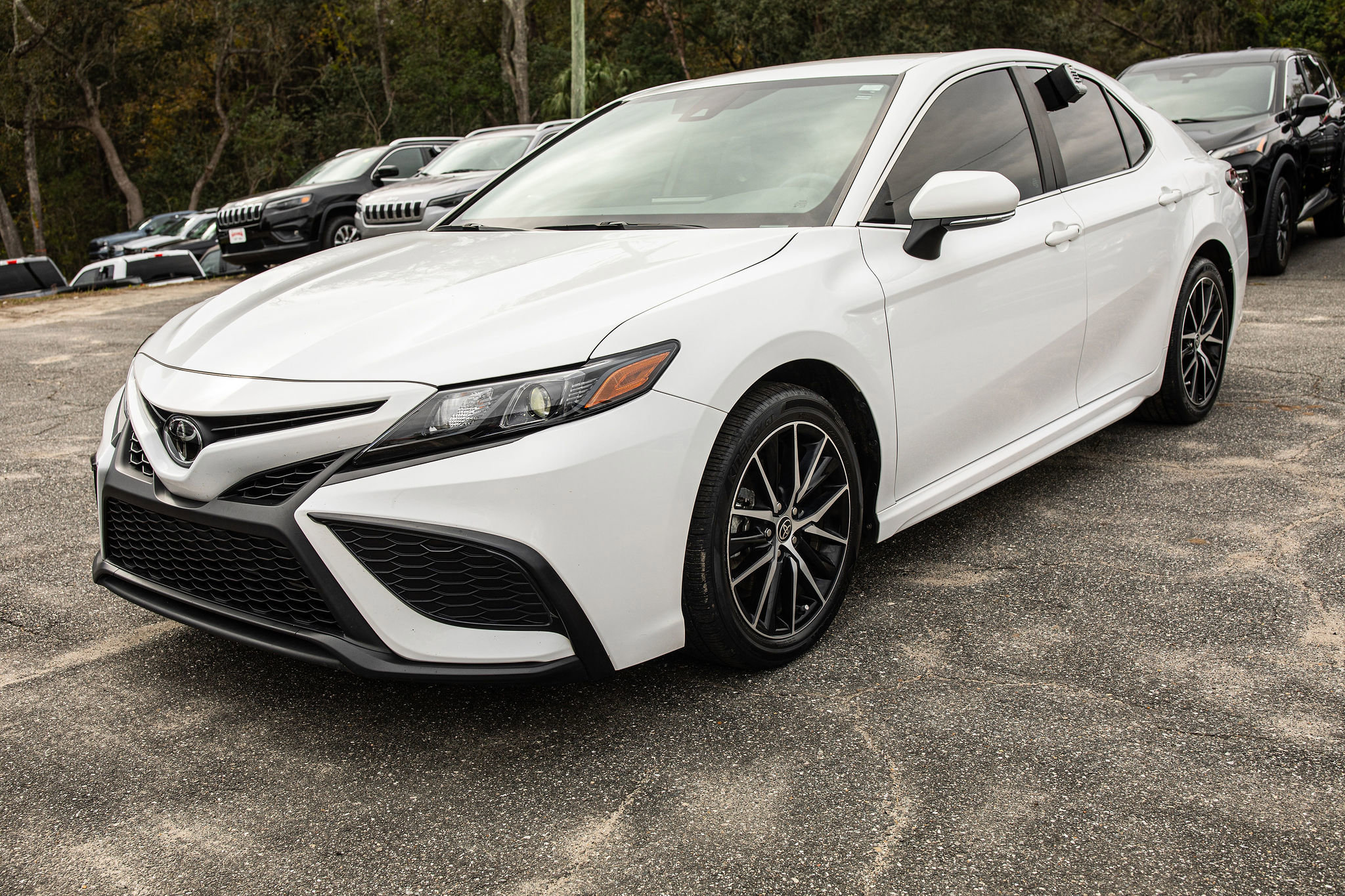 2023 Toyota Camry SE's photo