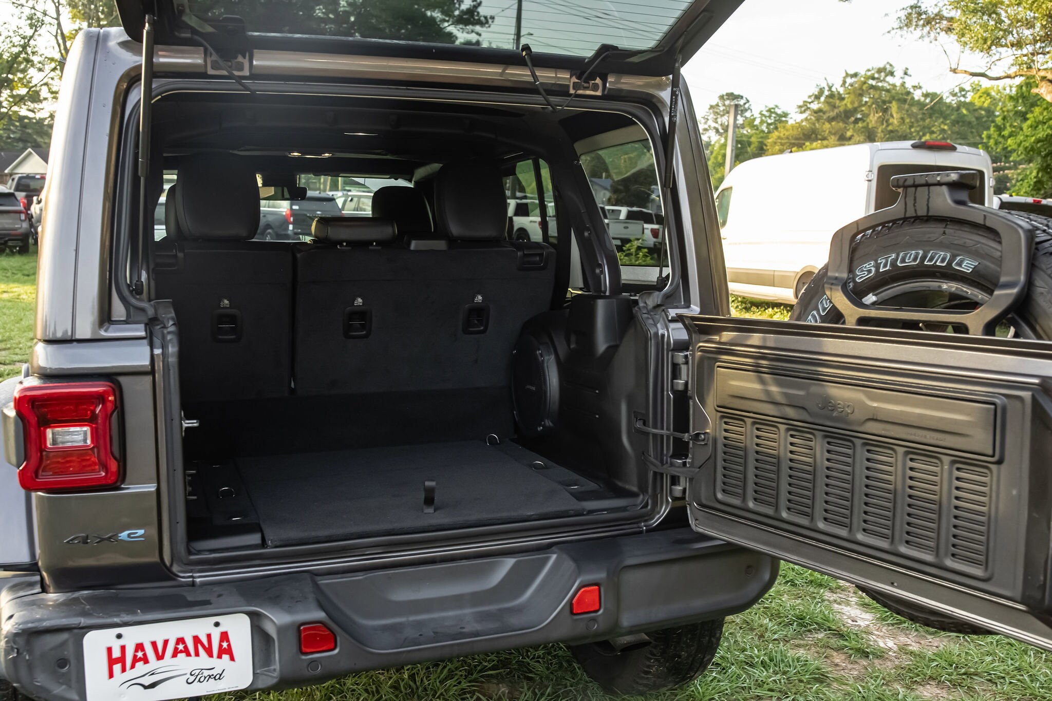 2021 Jeep Wrangler Unlimited Sahara 4XE - Photo 7