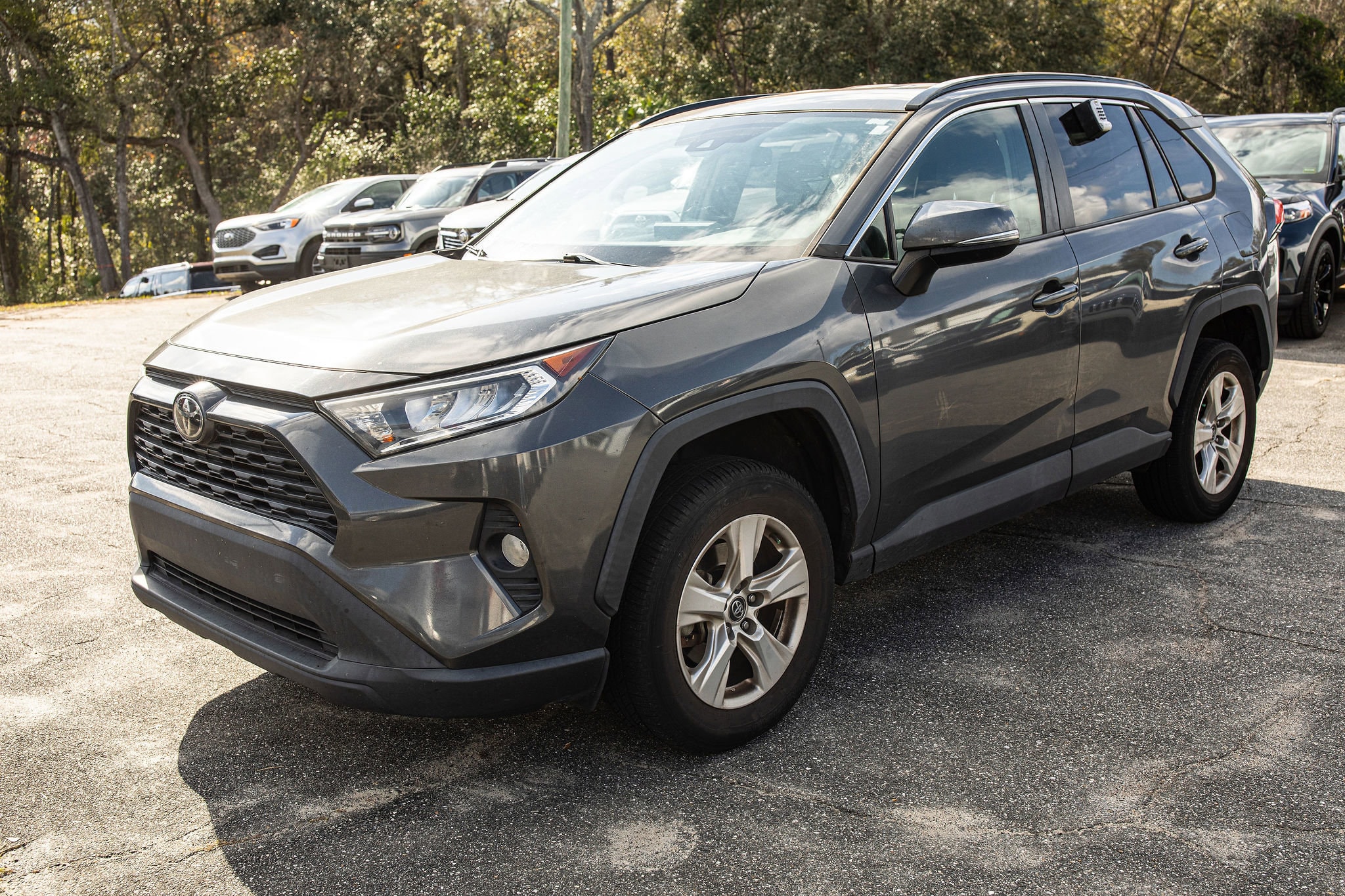 2021 Toyota RAV4 XLE's photo