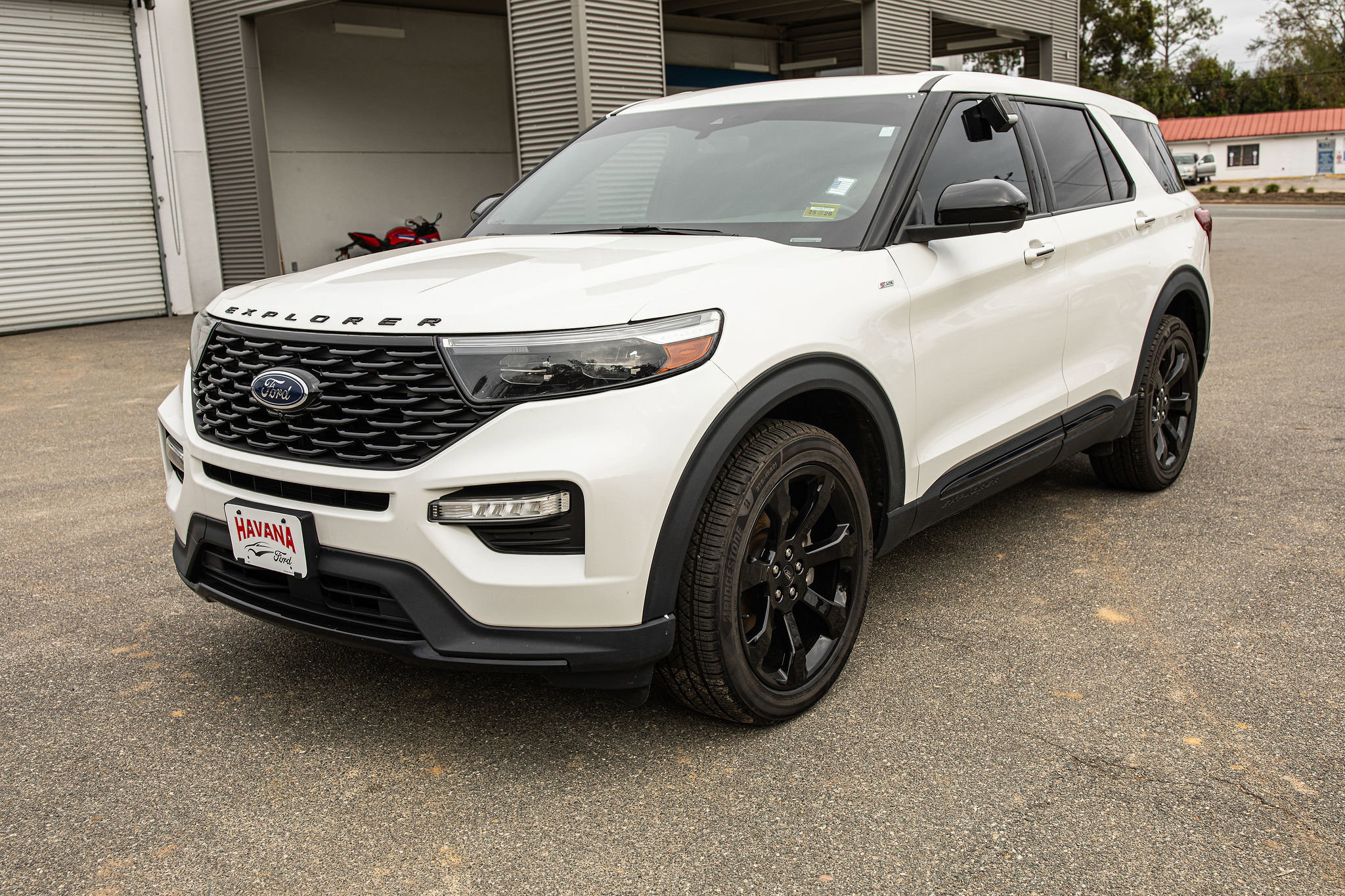 2022 Ford Explorer ST-LINE's photo