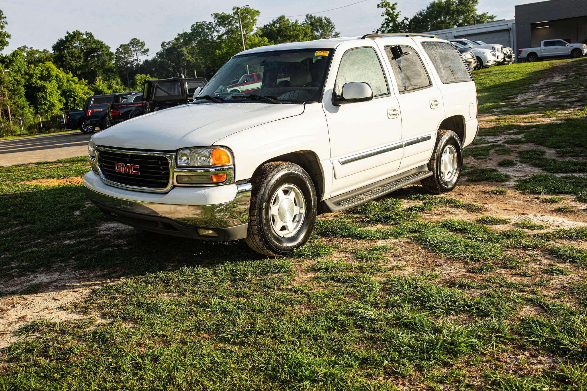 2004 GMC Yukon 2WD SLE's photo