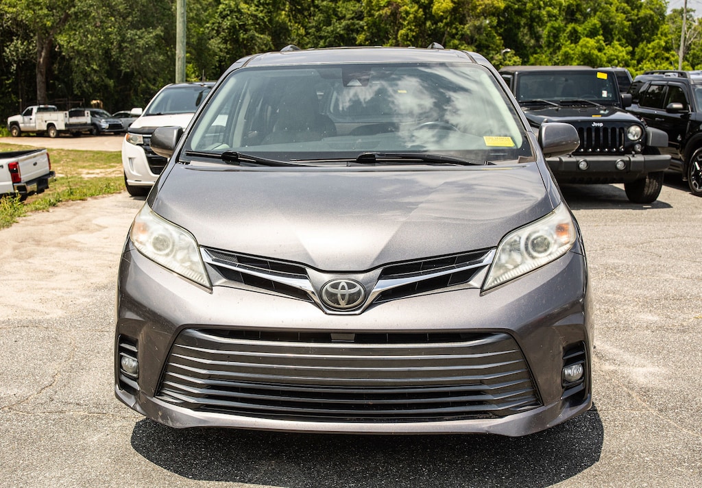 Used 2018 Toyota Sienna XLE XLE FWD 8-Passenger