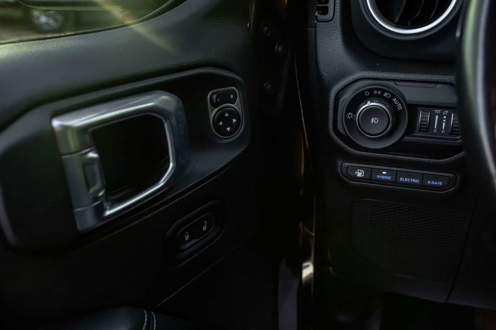 2021 Jeep Wrangler Unlimited Sahara 4XE - Photo 15