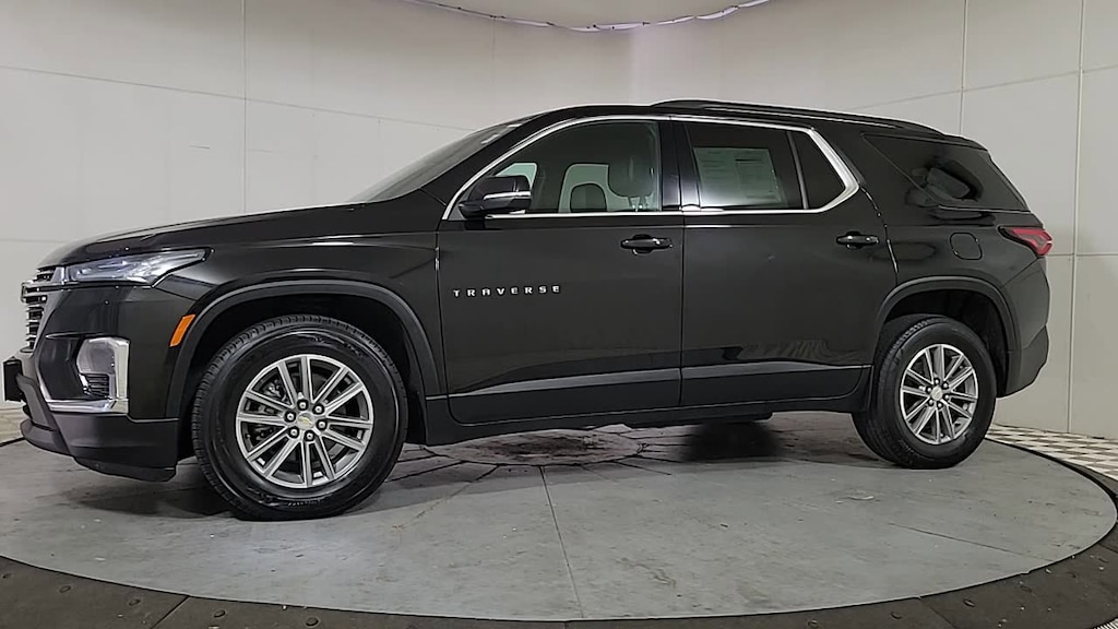 Used 2022 Chevrolet Traverse LT Leather SUV