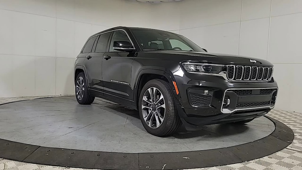 Used 2024 Jeep Grand Cherokee Overland 4x4 SUV