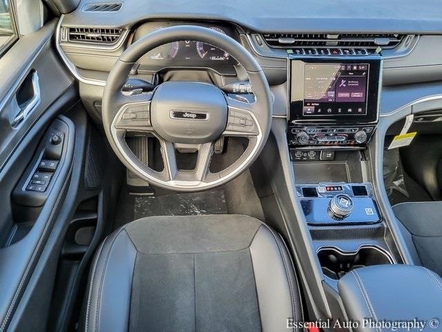 2025 JEEP GRAND CHEROKEE - Image 13