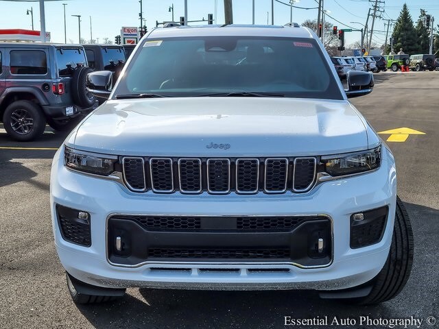 2025 Jeep Grand Cherokee Overland photo 4