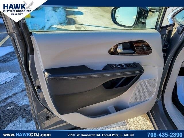 2023 CHRYSLER PACIFICA - Image 28