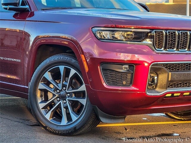2024 Jeep Grand Cherokee Overland photo 3