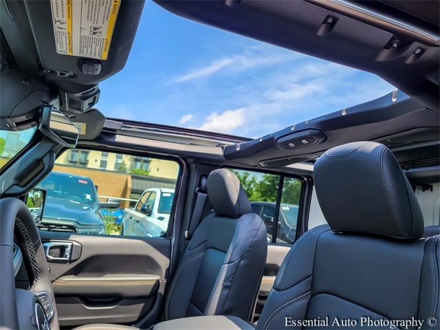 2025 JEEP WRANGLER - Image 11