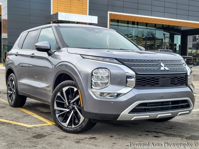 2024 Mitsubishi Outlander SE's photo