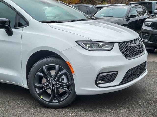 2026 CHRYSLER PACIFICA - Image 2