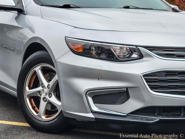 2017 Chevrolet Malibu LS photo 3