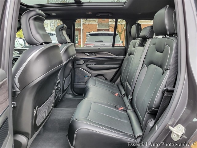 2024 JEEP GRAND CHEROKEE - Image 11