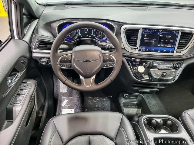 2026 CHRYSLER PACIFICA - Image 15