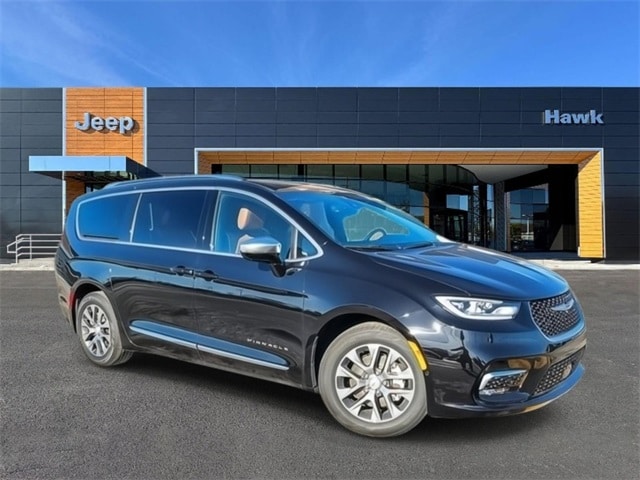 2026 Chrysler Pacifica PHEV Pinnacle's photo