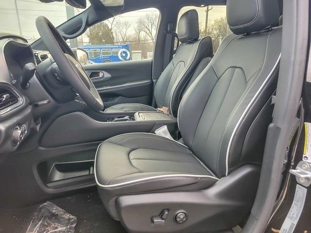 2026 CHRYSLER PACIFICA - Image 8