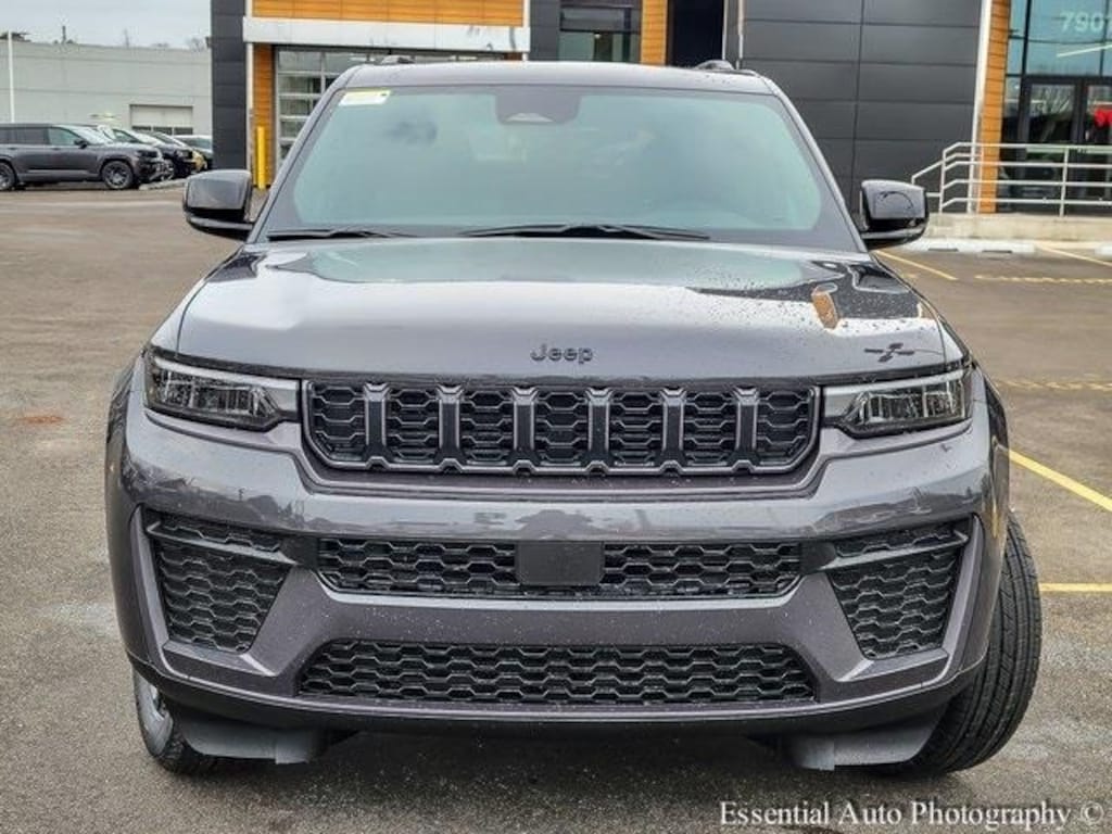 New 2026 Jeep Grand Cherokee Laredo Sport Utility