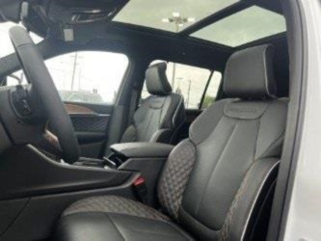 New 2025 Jeep Grand Cherokee L Summit Sport Utility