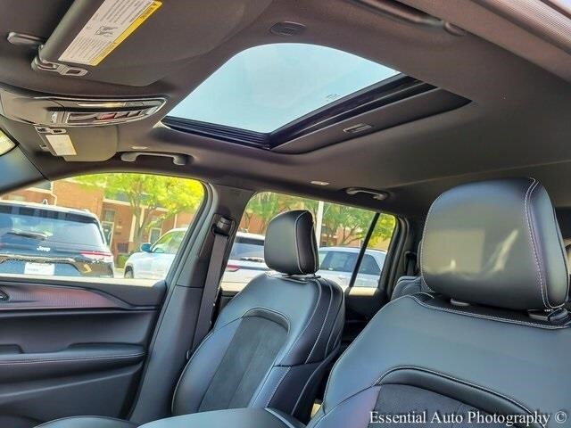 2025 JEEP GRAND CHEROKEE L - Image 11