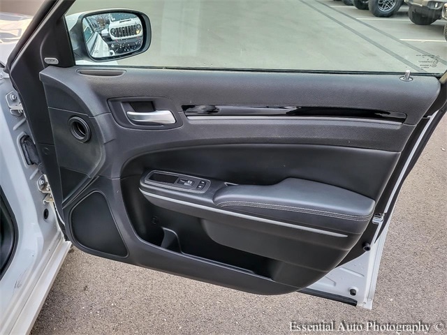 2023 CHRYSLER 300 - Image 29