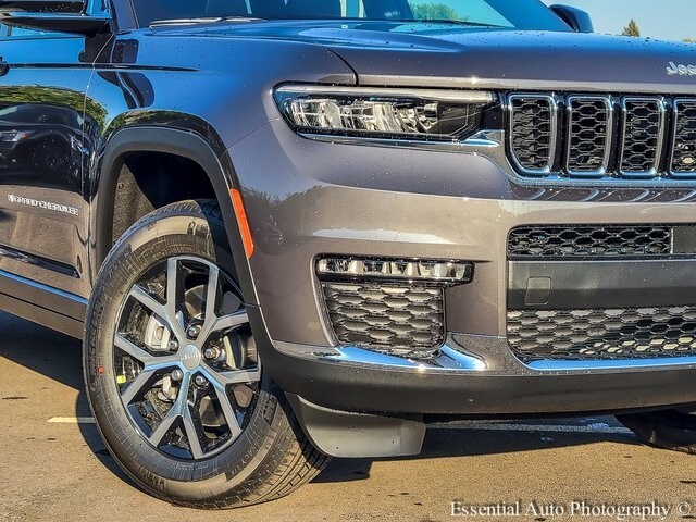 2025 Jeep Grand Cherokee Limited photo 3