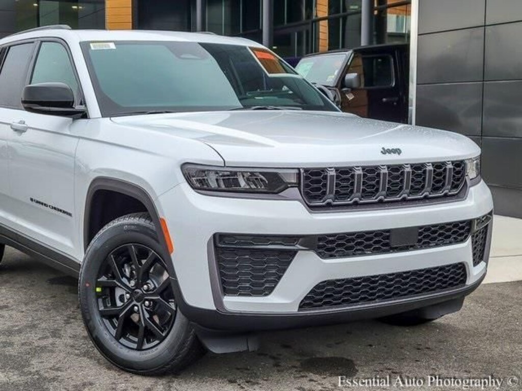 New 2026 Jeep Grand Cherokee Laredo Sport Utility