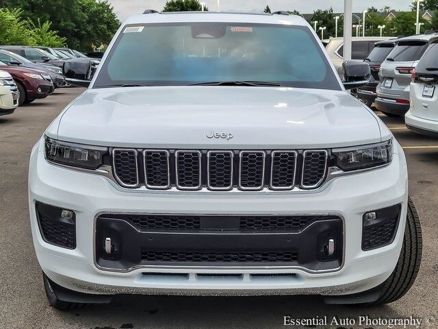 2025 Jeep Grand Cherokee Overland photo 4