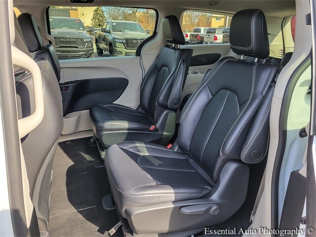 2024 CHRYSLER PACIFICA - Image 11